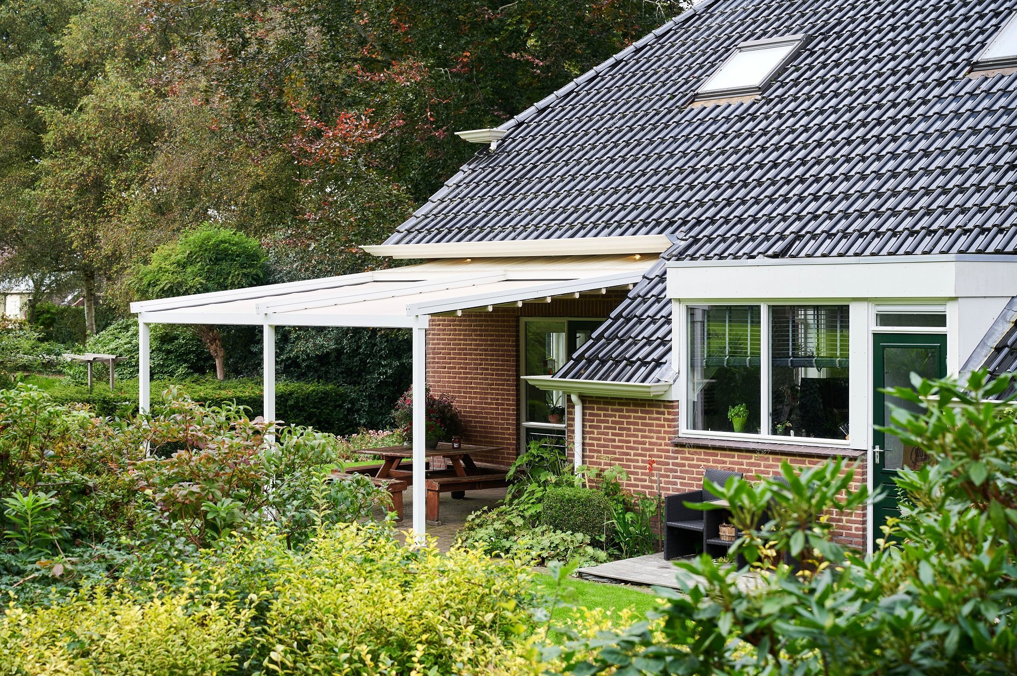 terrasoverkapping-met-vouwdak-bij-boerderij