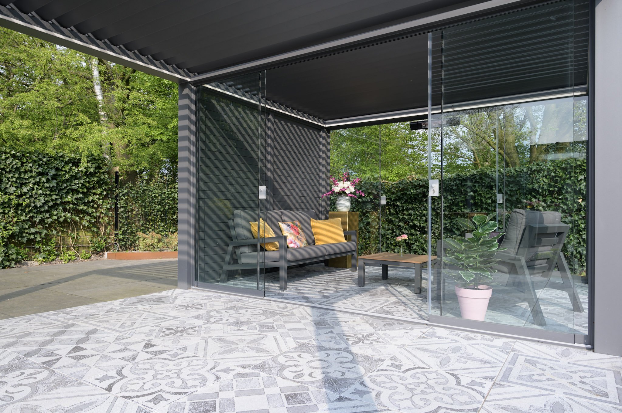 Luxe-tuinkamer-glazen-schuifwand