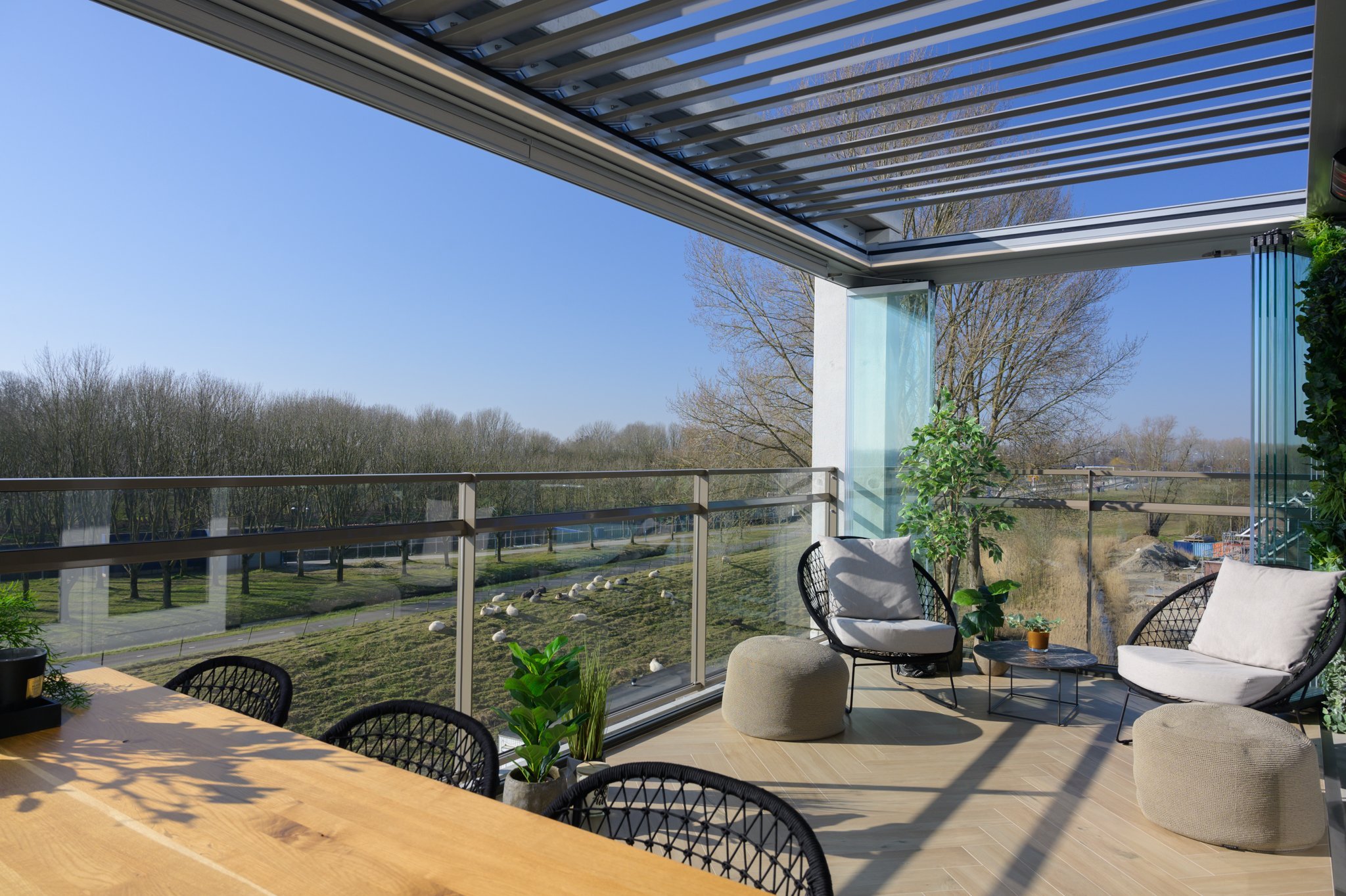 Inbouw lamellendak in bestaande constructie appartement CORNELS