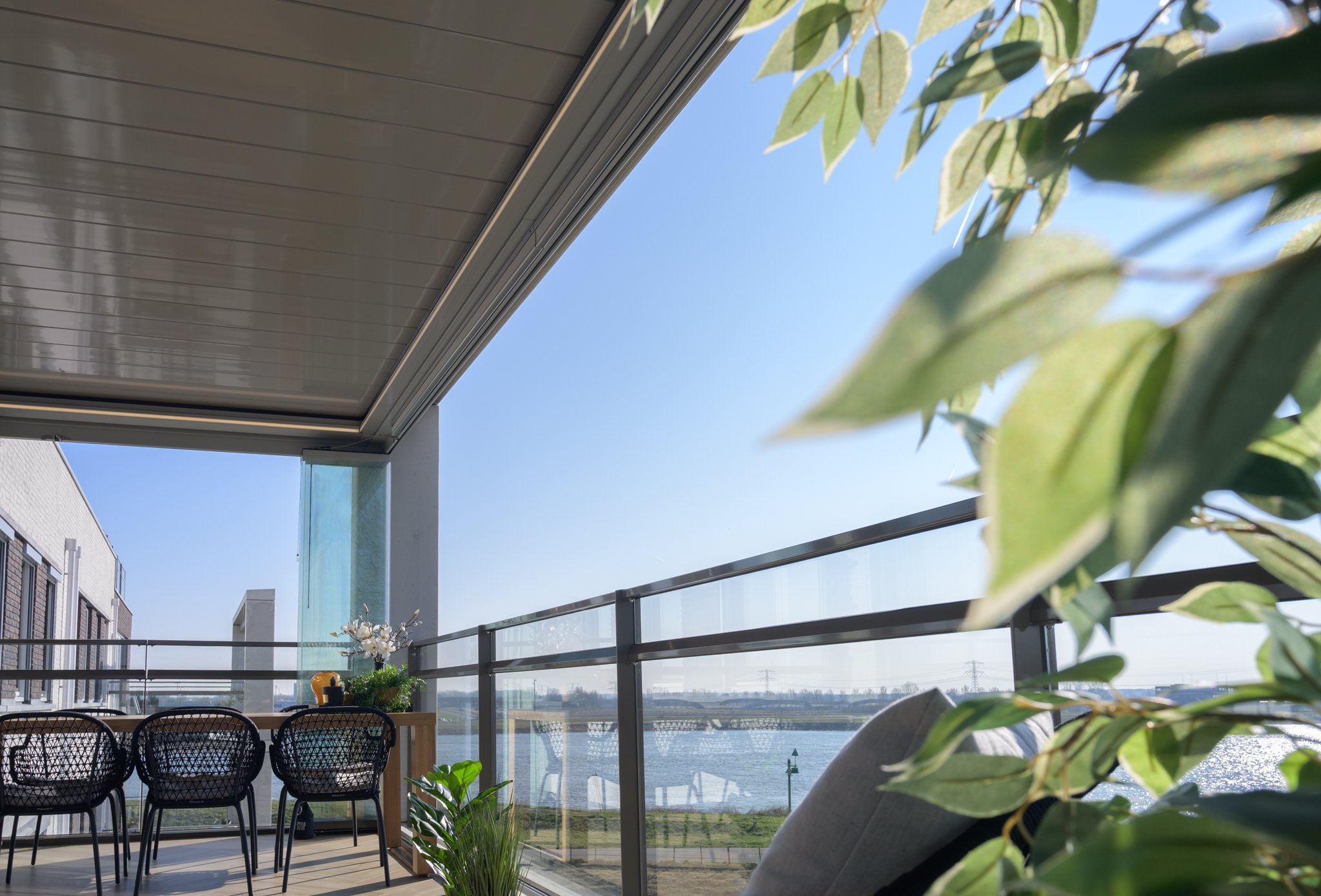 Inbouw lamellendak in bestaande constructie  dakterras