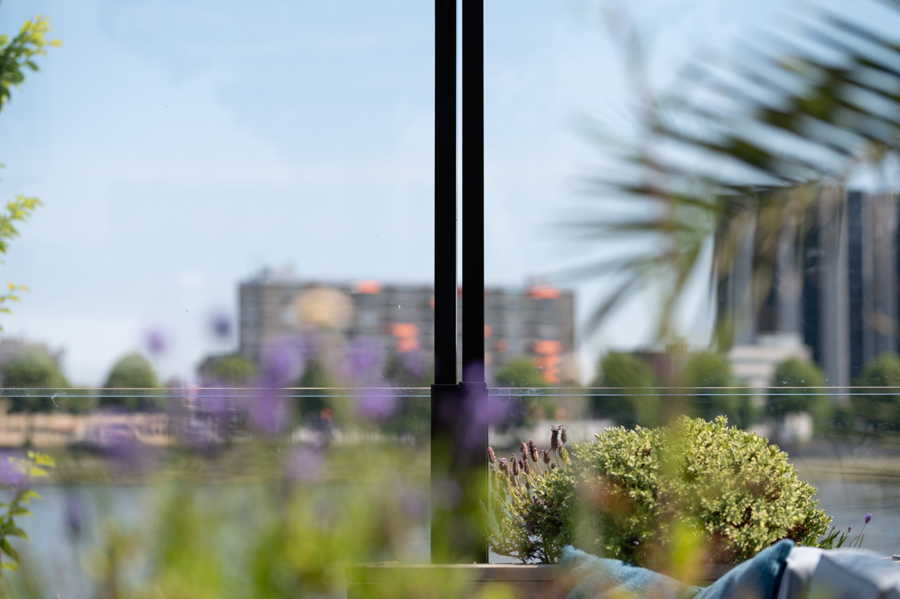 Verstelbare windschermen van glas CORNELS