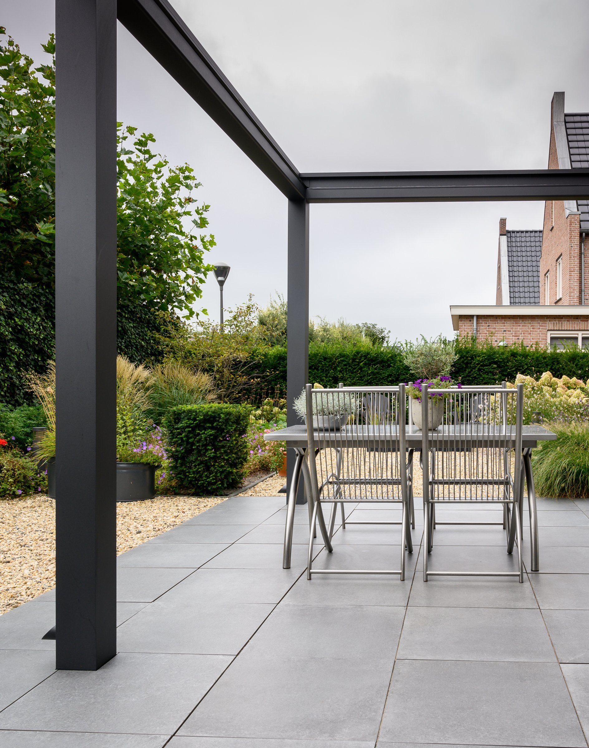 Lamellen-terrasoverkapping-CORNELS-inschuifbare-lamellen-huis-en-tuin (7)