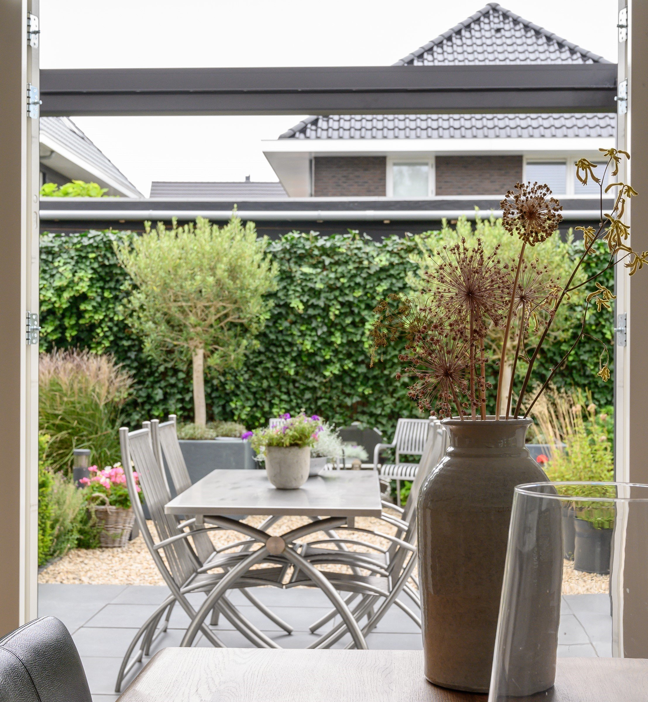 Lamellen-terrasoverkapping-CORNELS-inschuifbare-lamellen-huis-en-tuin (8)