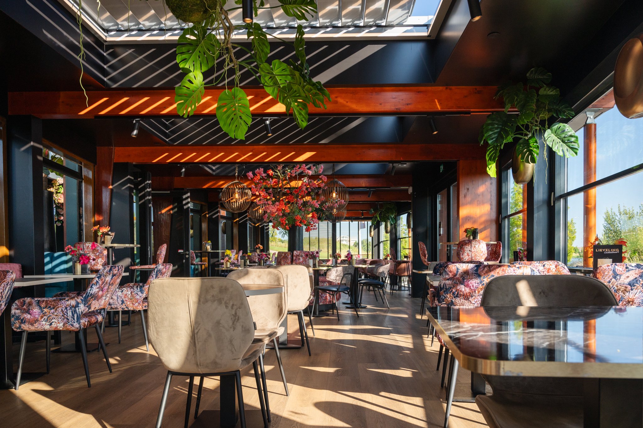 Horecaterras restaurant Lieveling met inschuifbaar lamellendak