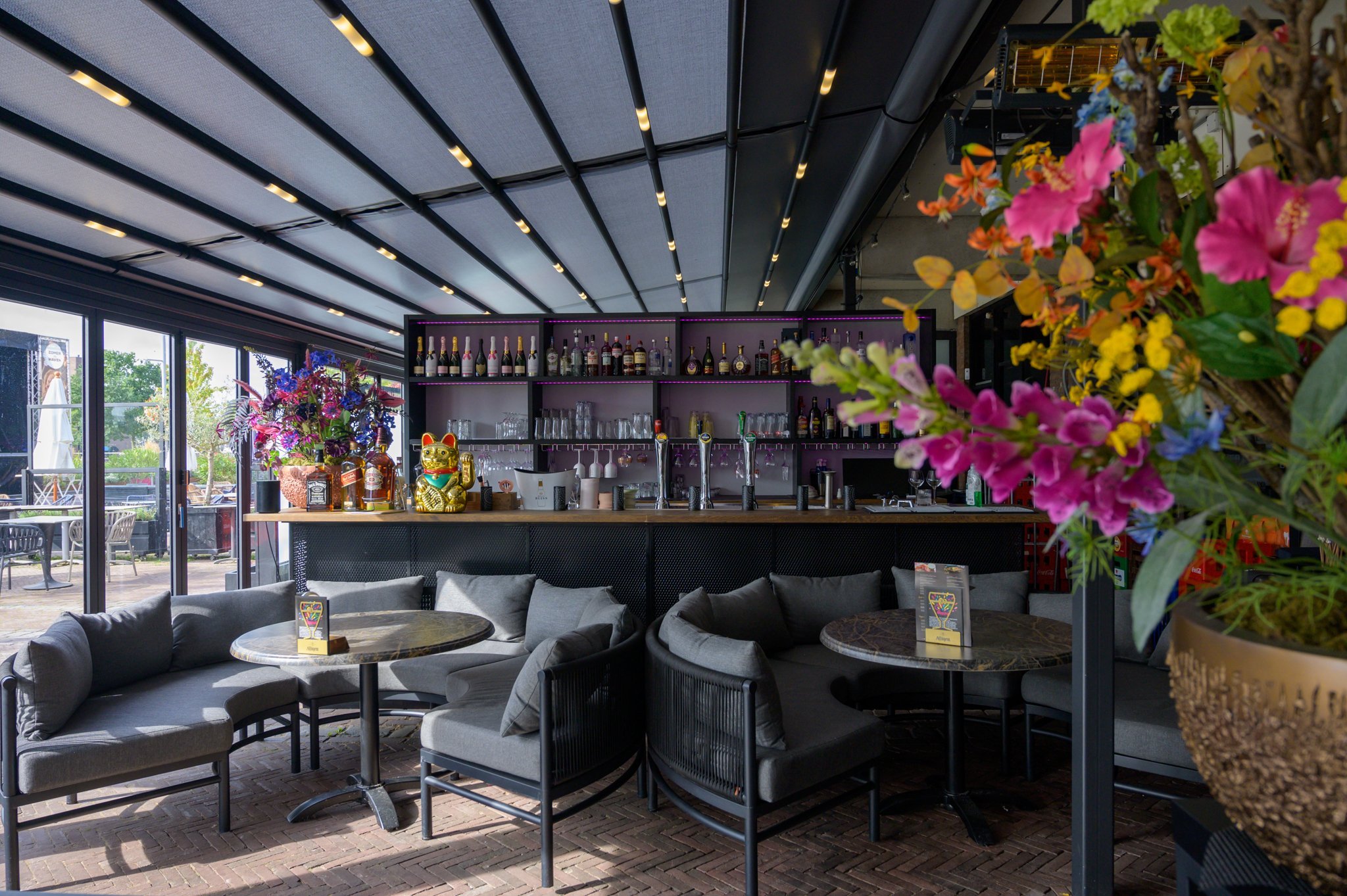 Terrasoverkapping horeca vouwdak project grootste Benelux interieur