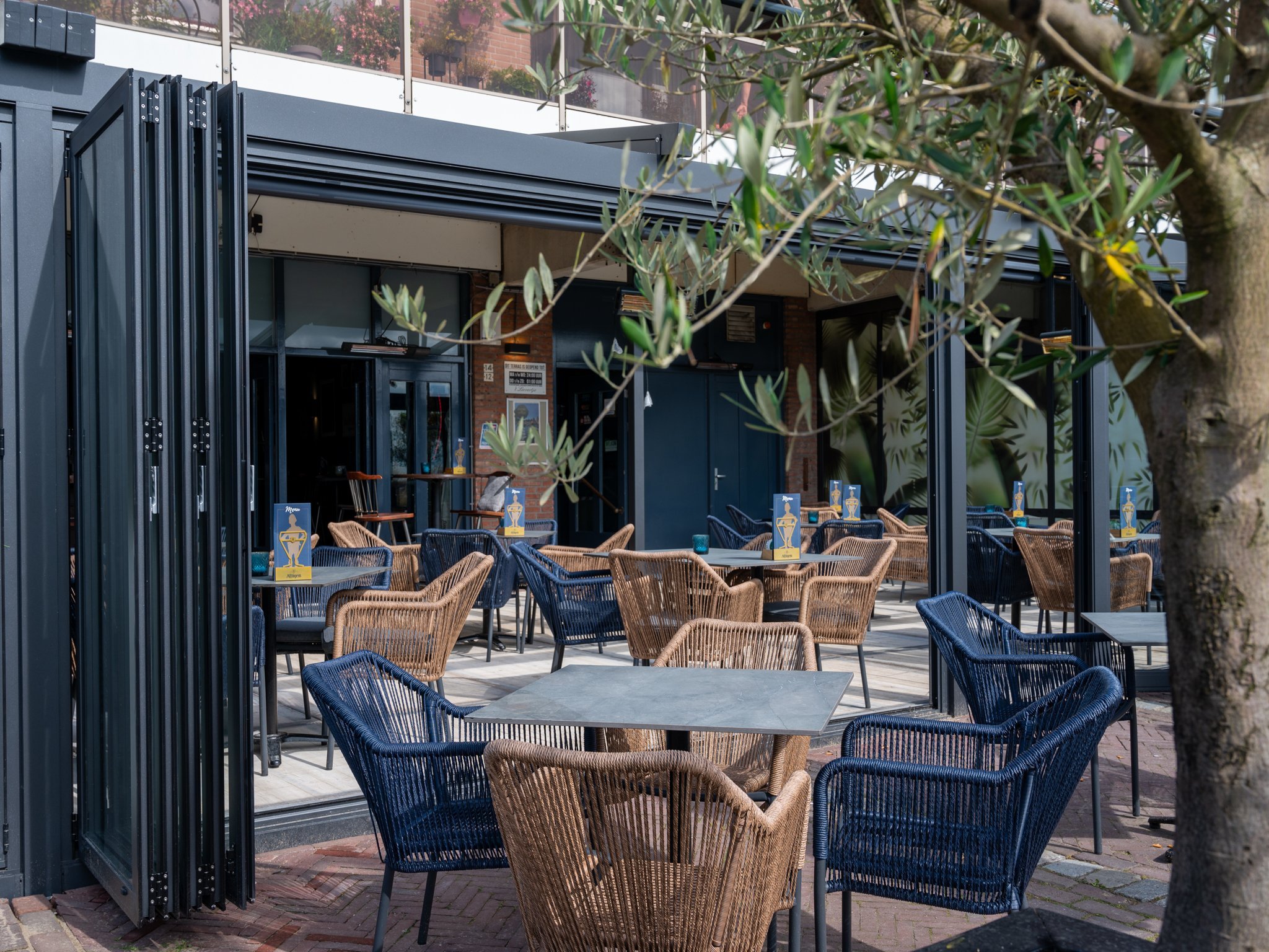 Glazen vouwwanden in grootste terrasoverkapping van Benelux