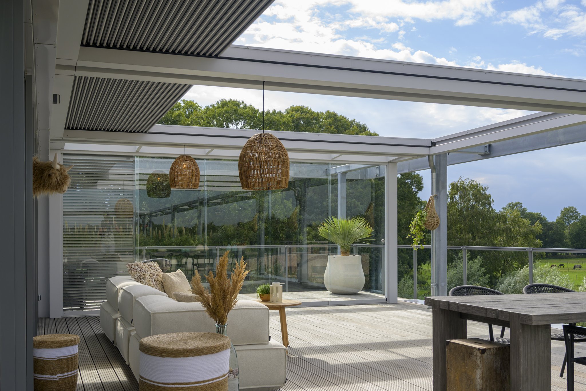 Inschuifbaar lamellendak penthouse terras