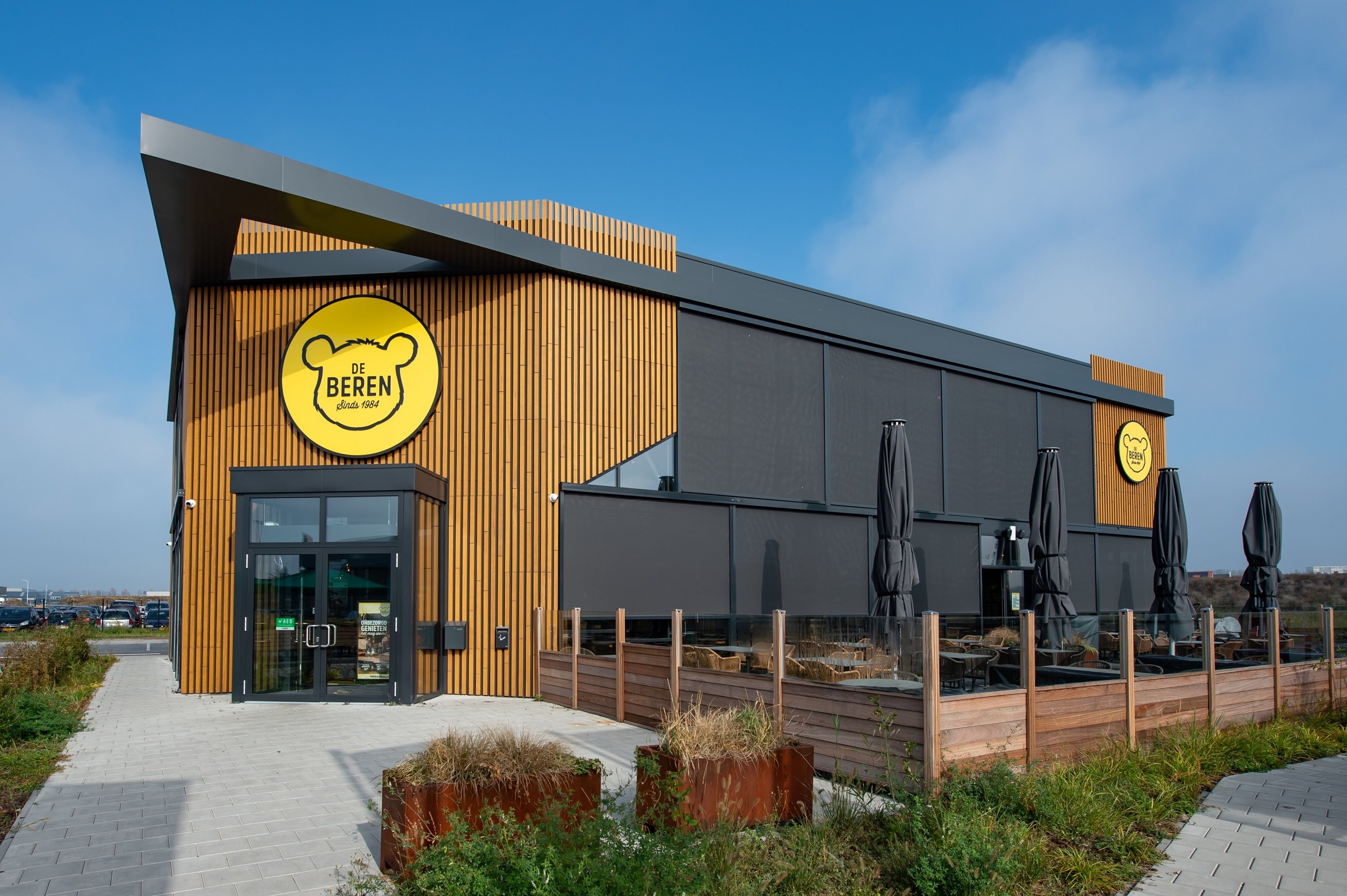ritsscreens-voor-ramen-restaurant-De-Beren