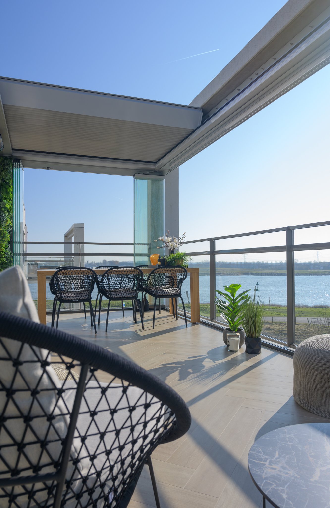 Inschuifbare-lamellen-inbouw-terras-appartement-CORNELS