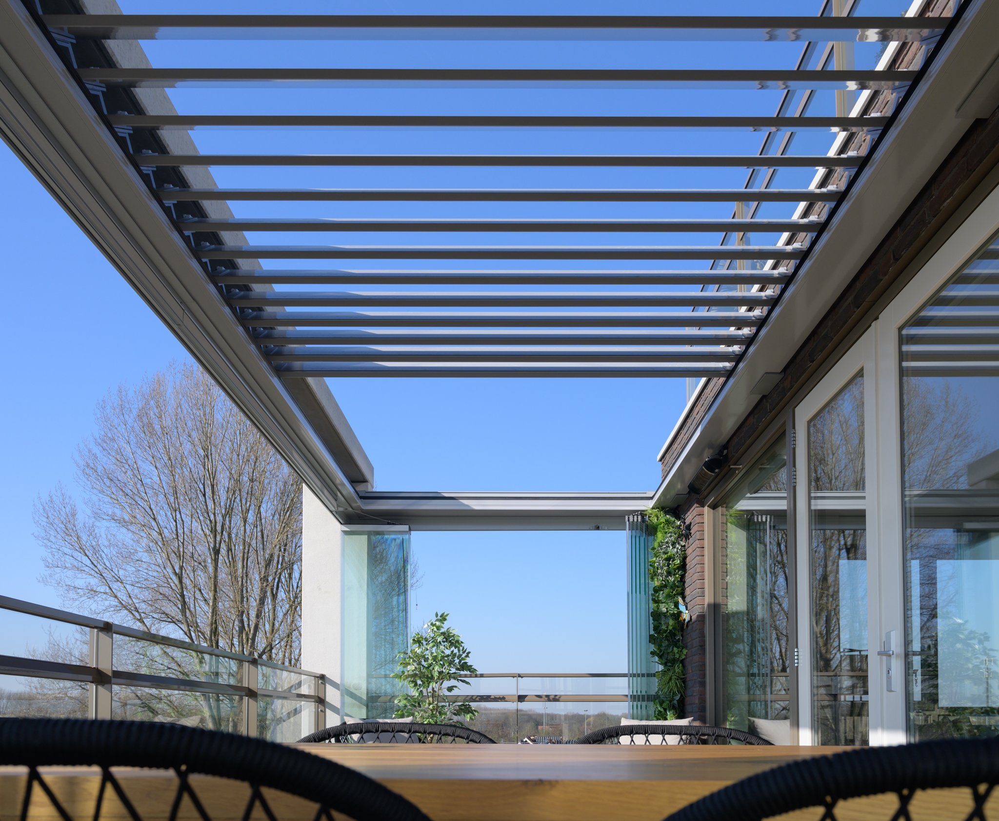 Schuif-het-dak-van-uw-terras-open-CORNELS