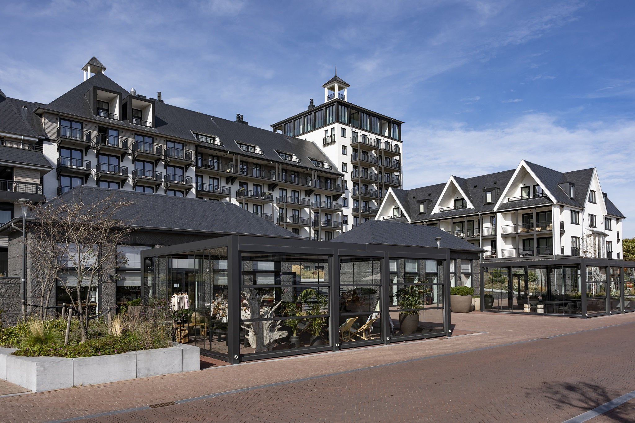 Twee-lamellen-overkappingen-voor-strandhotel-cadzand-bad-CORNELS