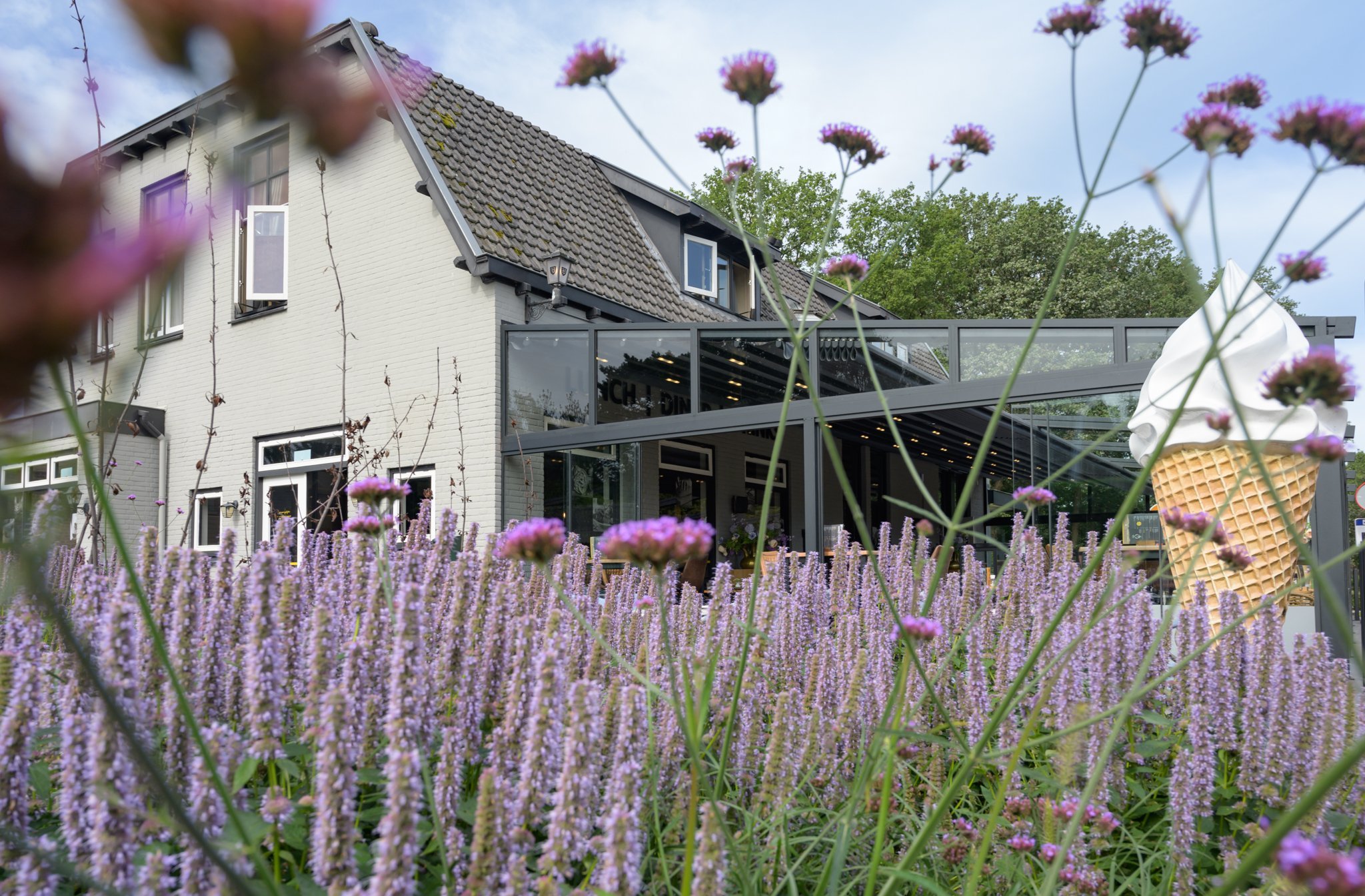 Glazen-schuifdeuren-glazenschuifwand-horeca-overkapping