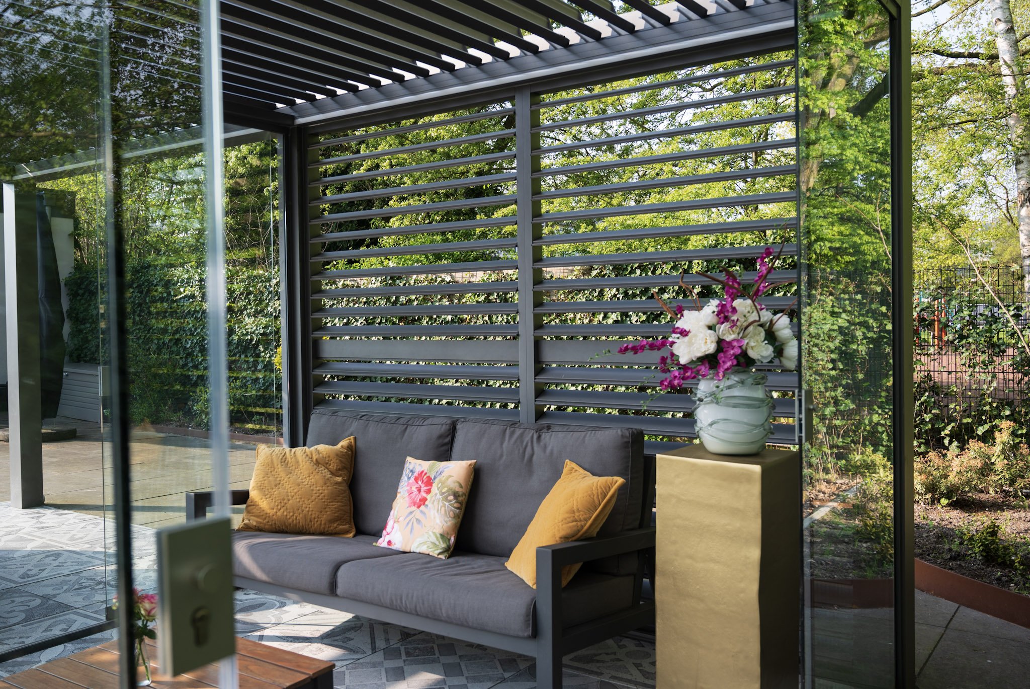 Sfeervolle-aluminium-tuinkamer