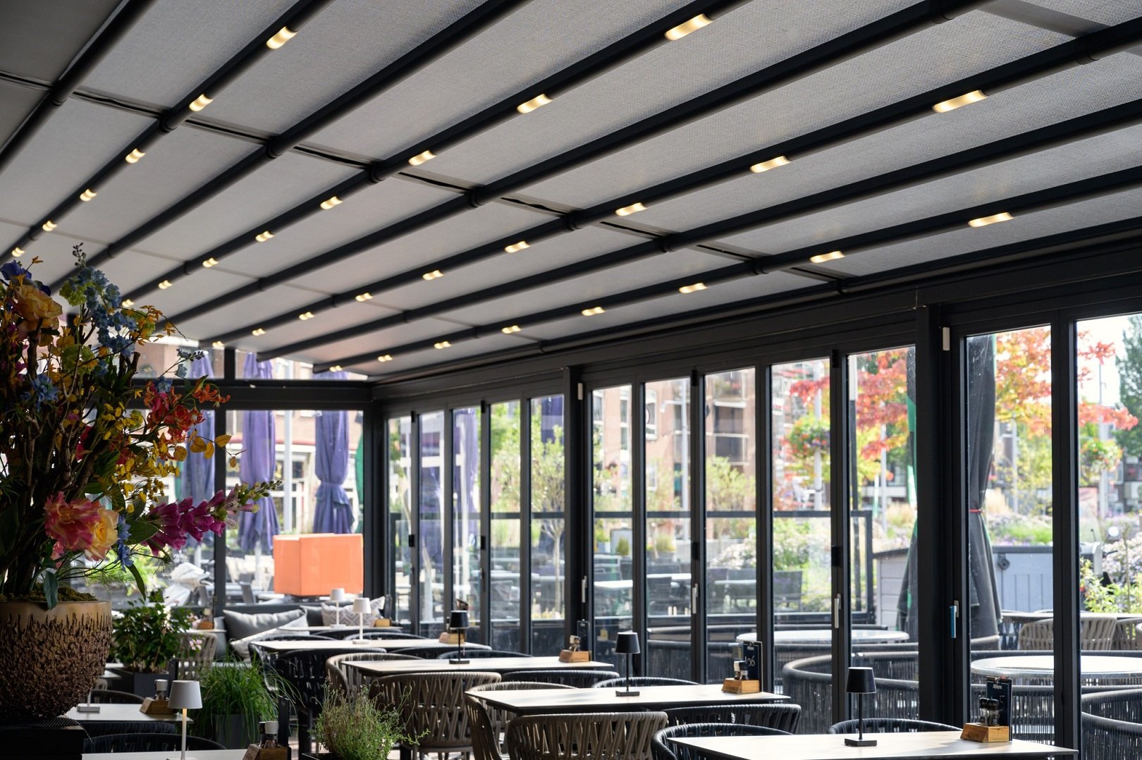 Terrasoverkapping-vouwdak-horeca-almere