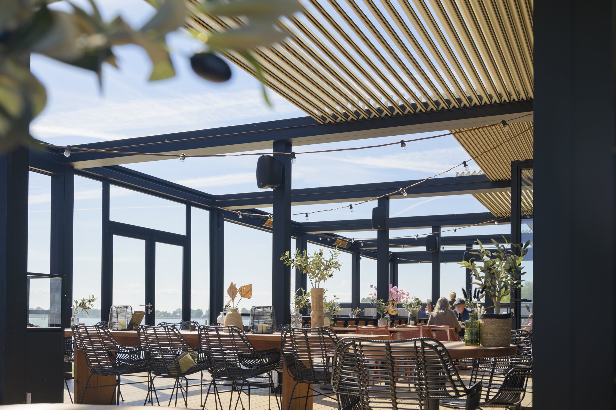 Horecaterras Bohemian Beach inschuifbare lamellen
