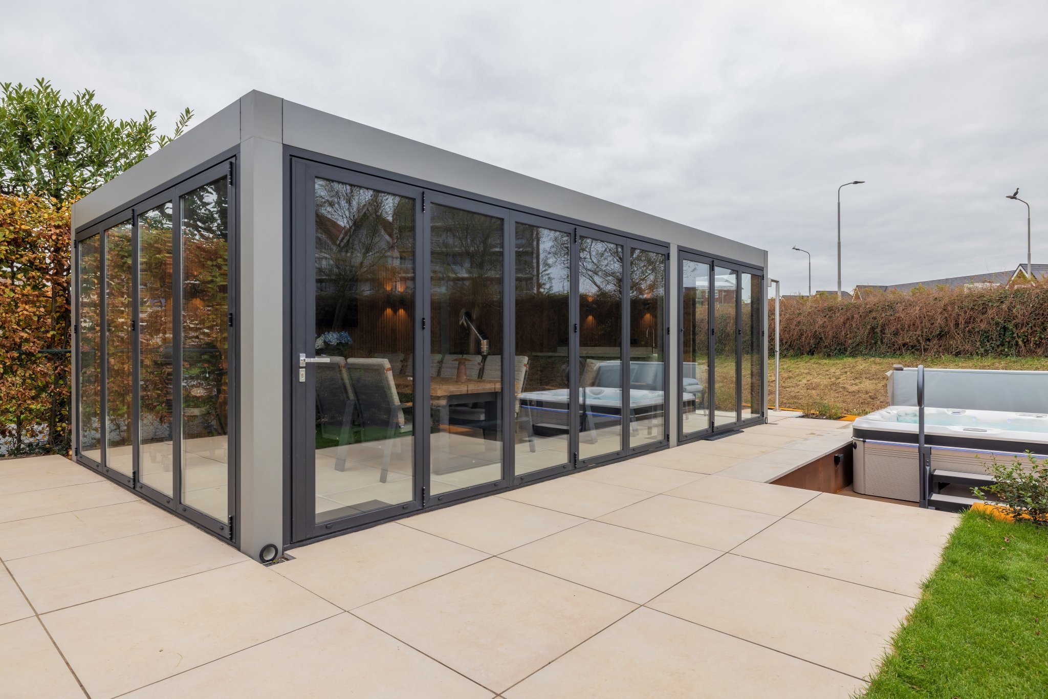 Volledig afsluitbare tuinkamer maatwerkontwerp CORNELS