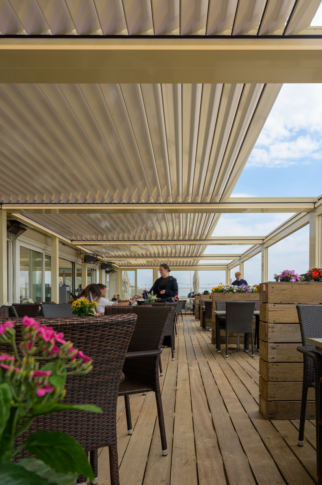 Inschuifbare lamellen overkapping POLLUX bij Zeeuwse Riviera Zoutelande