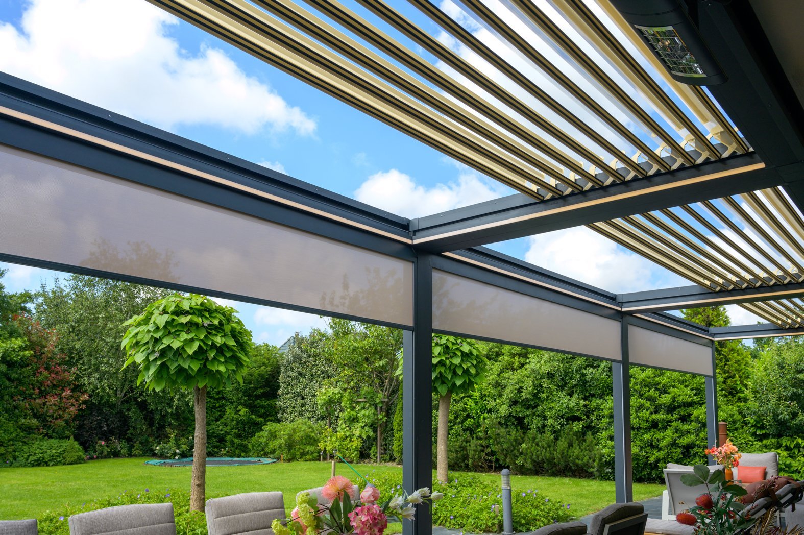 Inschuifbare_lamellenoverkapping_en_screens_particulier_hfd_LR_soc-7124