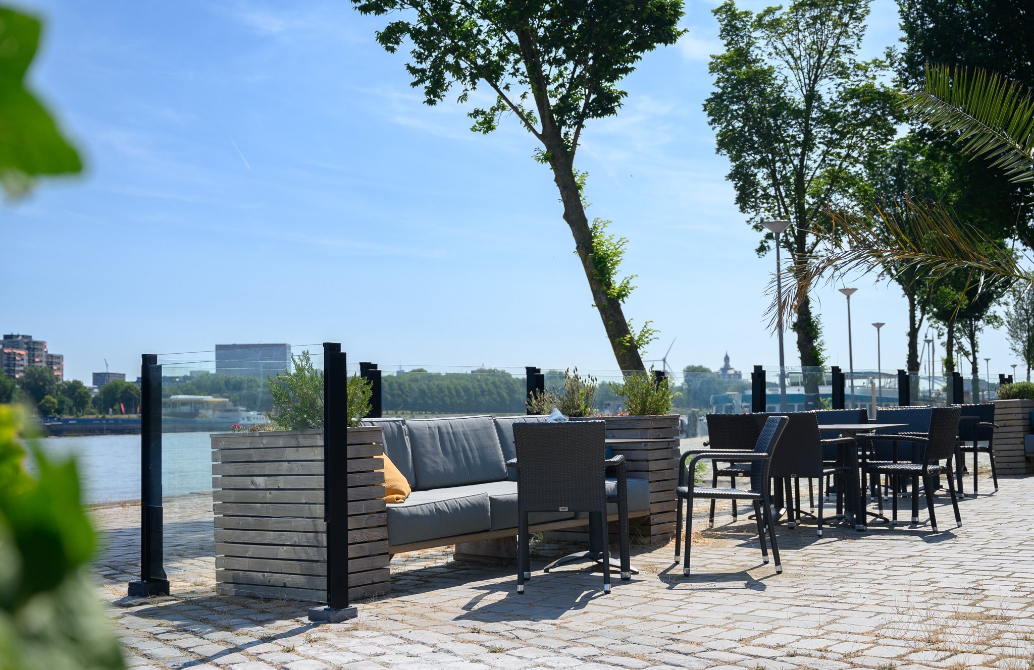 Horeca-terras-met-inschuifbare-schuif