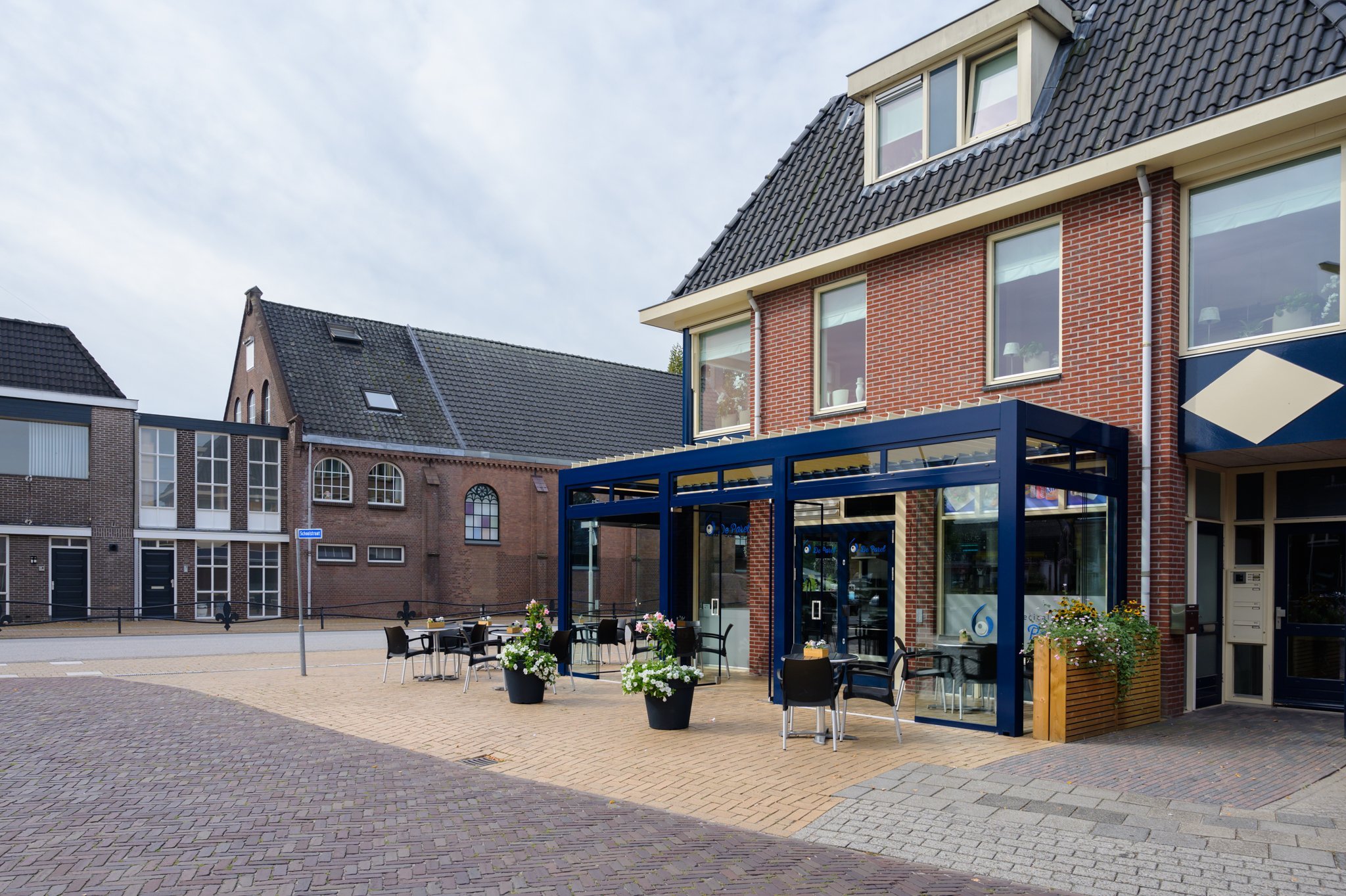 horeca-terras-voorzien-van-lamellen-overkapping