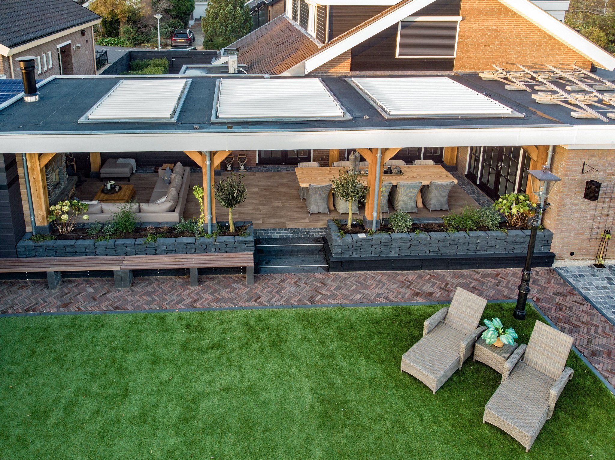Inbouw-lamellendak-in-veranda-droneshot