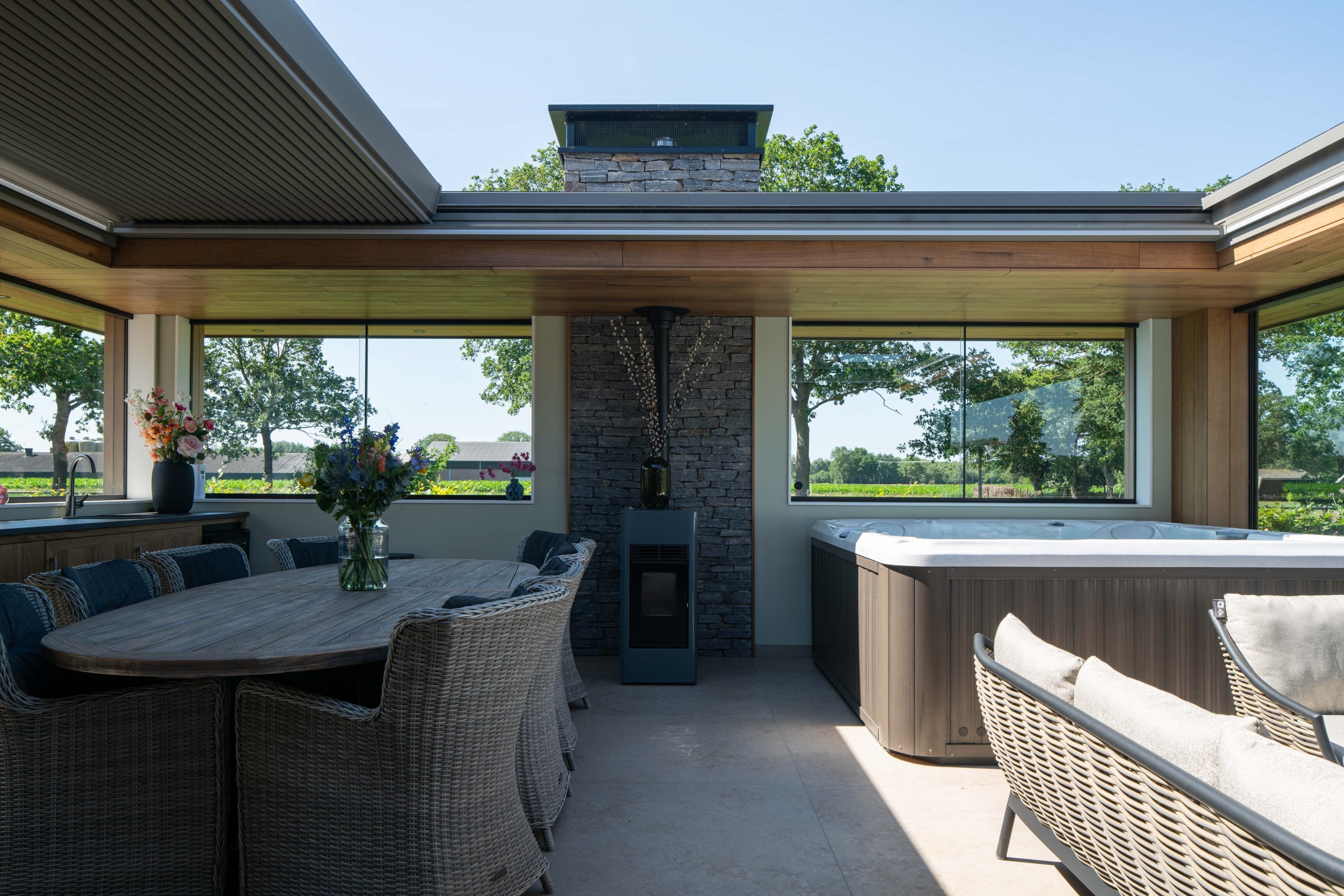 Schuif-het-dak-van-uw-tuinkamer-open-met-lamellendak