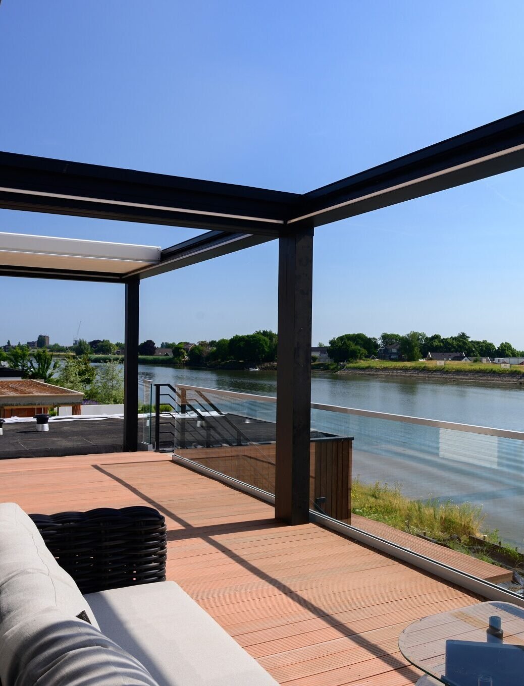 Lamellen-overkapping-opengeschoven-dak