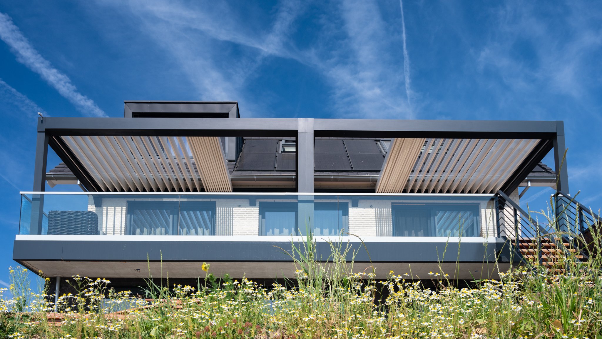 Inschuifbaar-én-kantelbaar-lamellen_overkapping