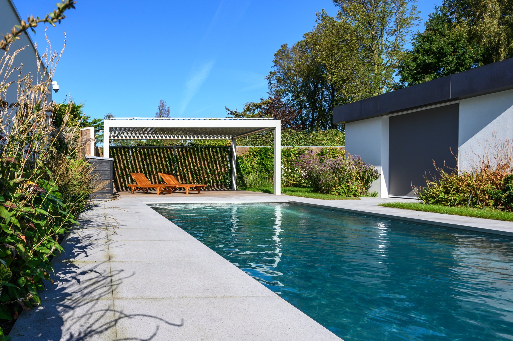 luxe-villa-met-comfortabele-terrasoverkapping