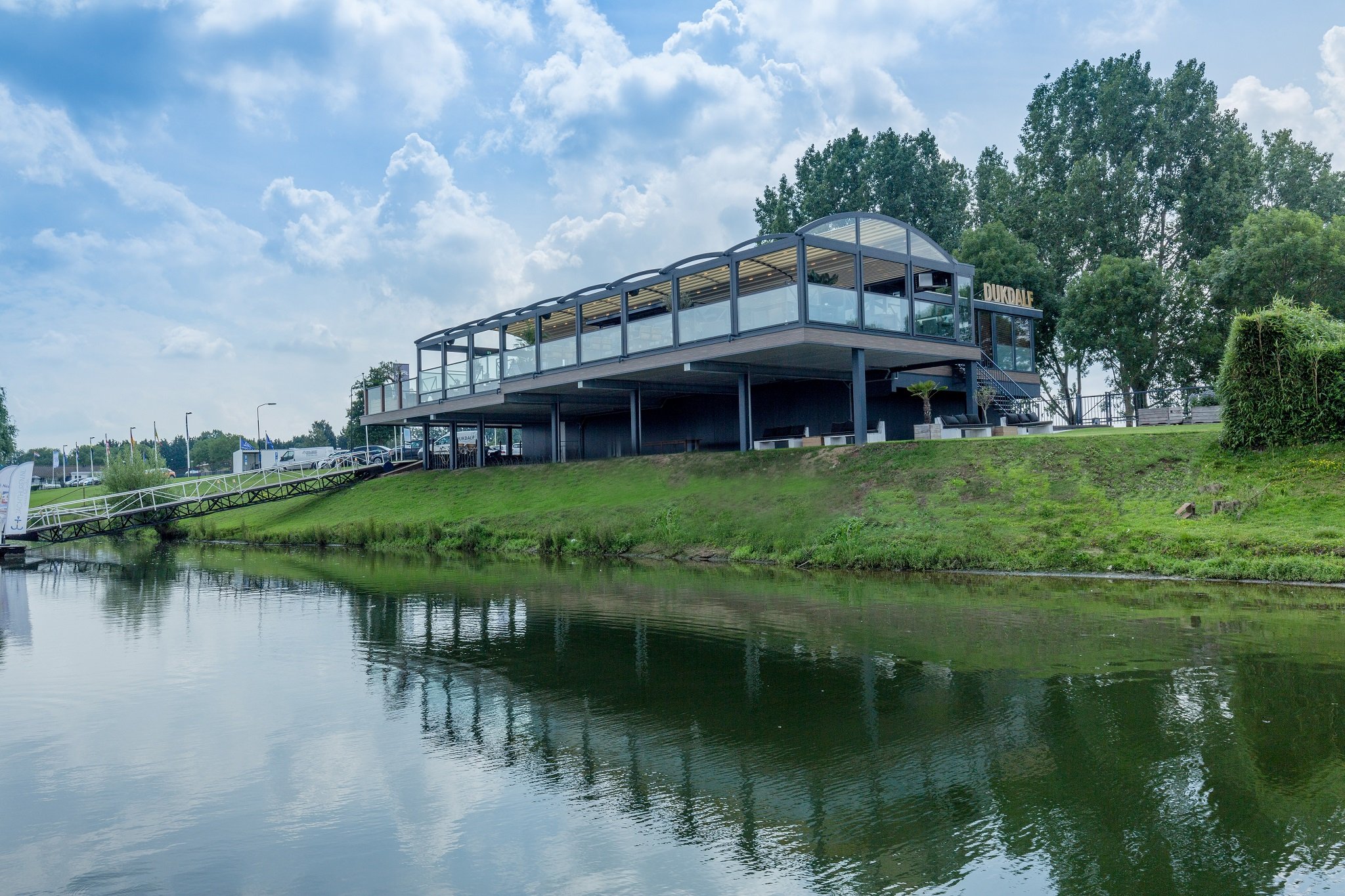 Vierseizoenenterras-horeca-gewelfd-vouwdak