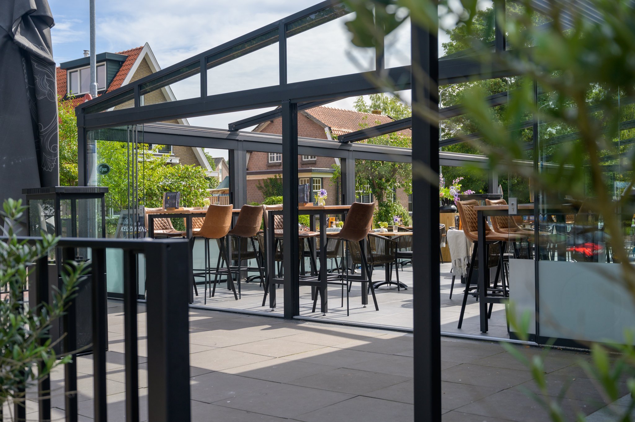 Glazen-schuifwanden-terrasoverkapping