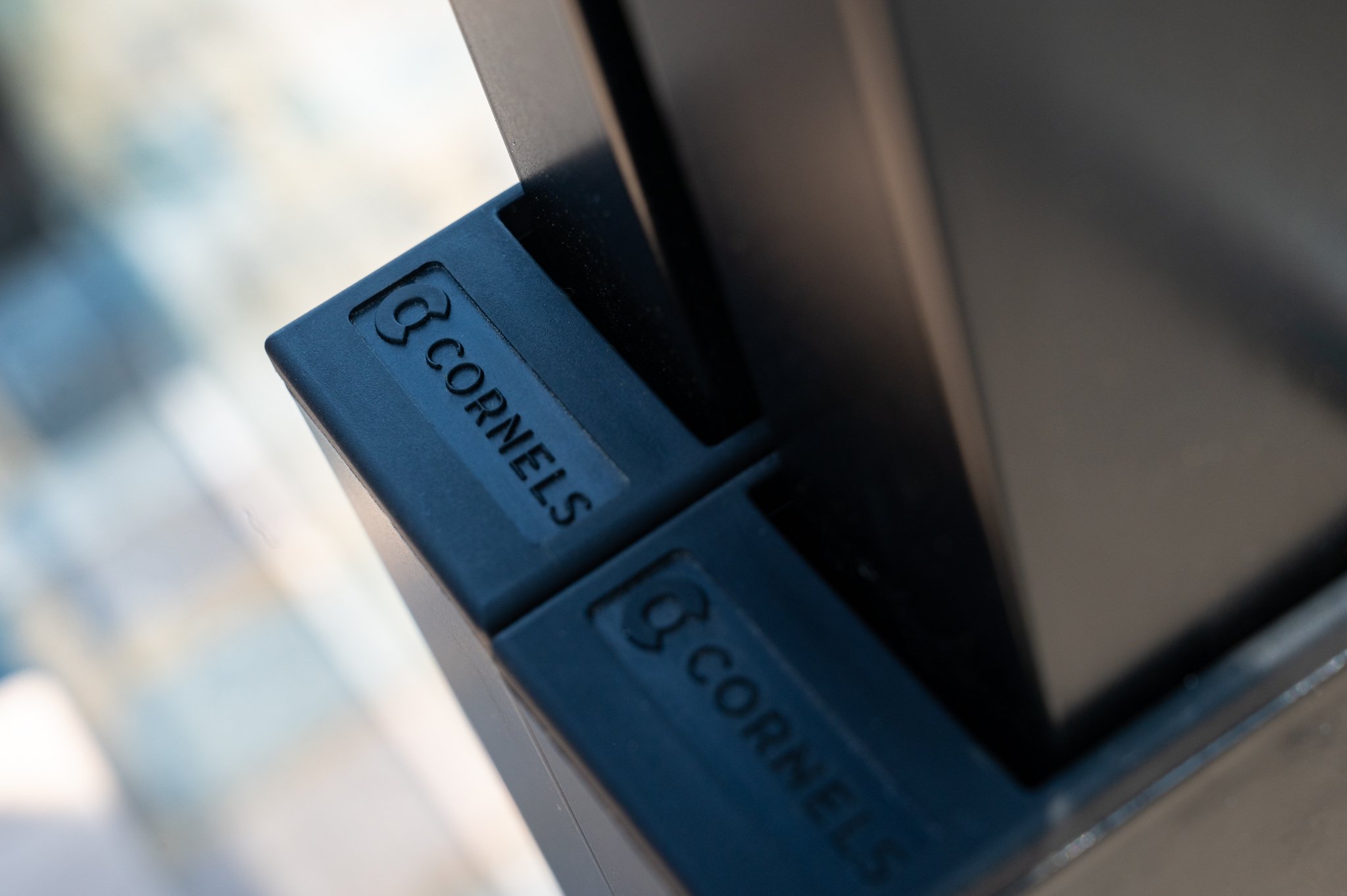 logo-cornels-op-inschuifbaar-windscherm