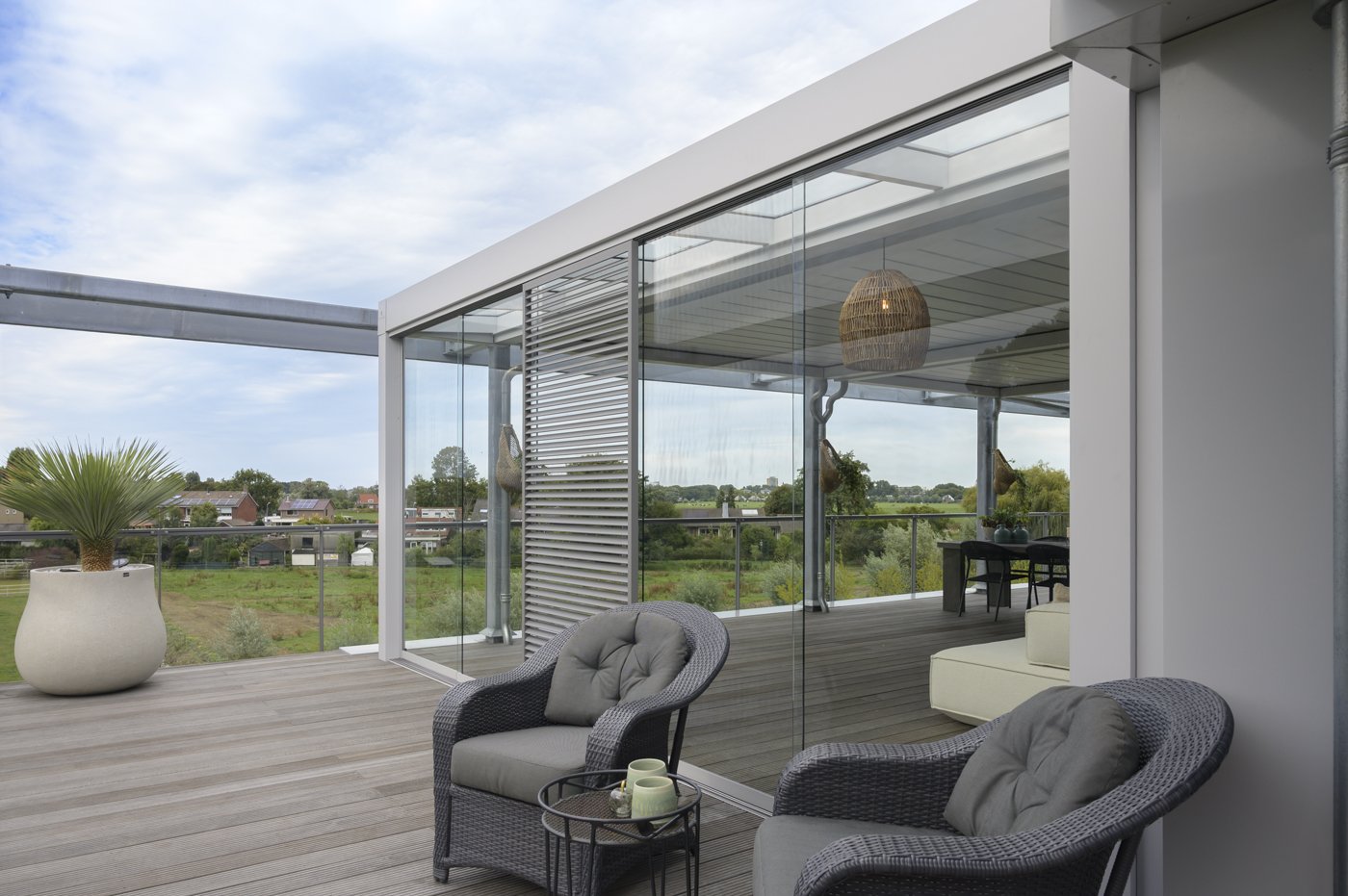 Glaswand overkapping met louvre paneel STELLA CORNELS GLASS