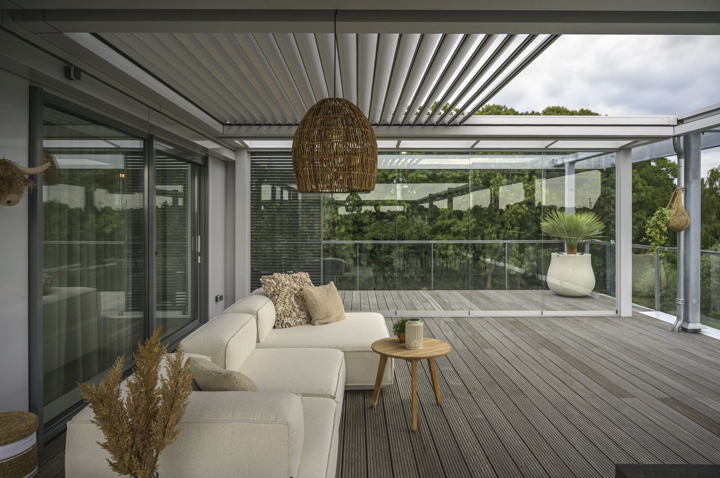 Gesloten glazen schuifwand terrasoverkapping CORNELS